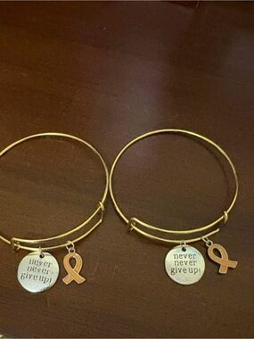 Gold Tone 'Never Never Give Up!' Charm Bangle Bracelet